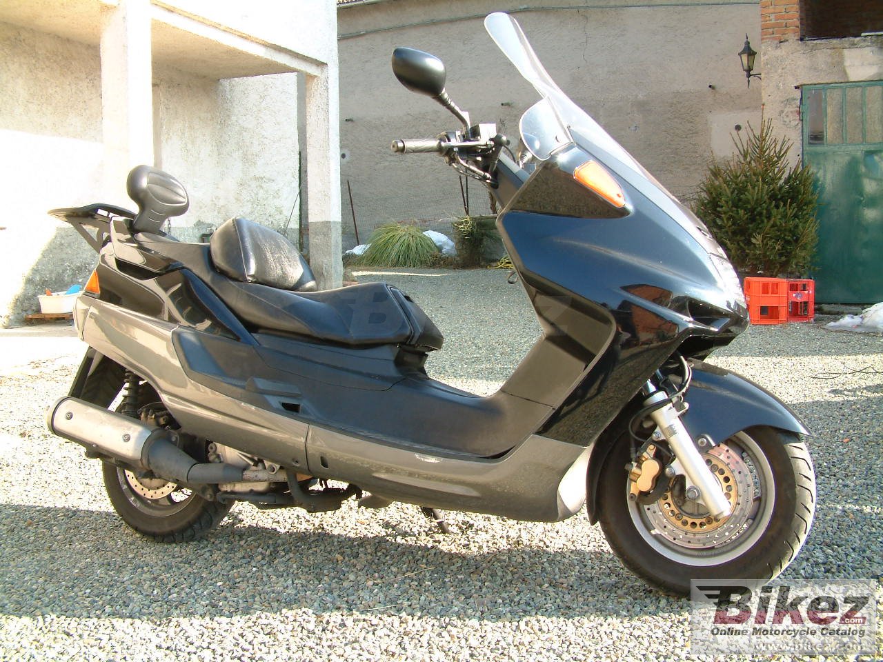 Big  yp majesty 250 dx picture and wallpaper from Bikez.com